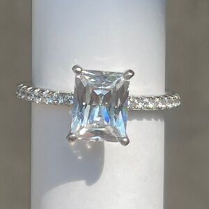 Diamonique Diamond engagement ring Sz 8 Sterling Silver